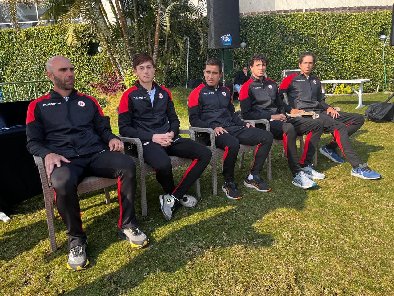 Ignacio Buse también se alista para representar a Perú en la Copa Davis ante Portugal.