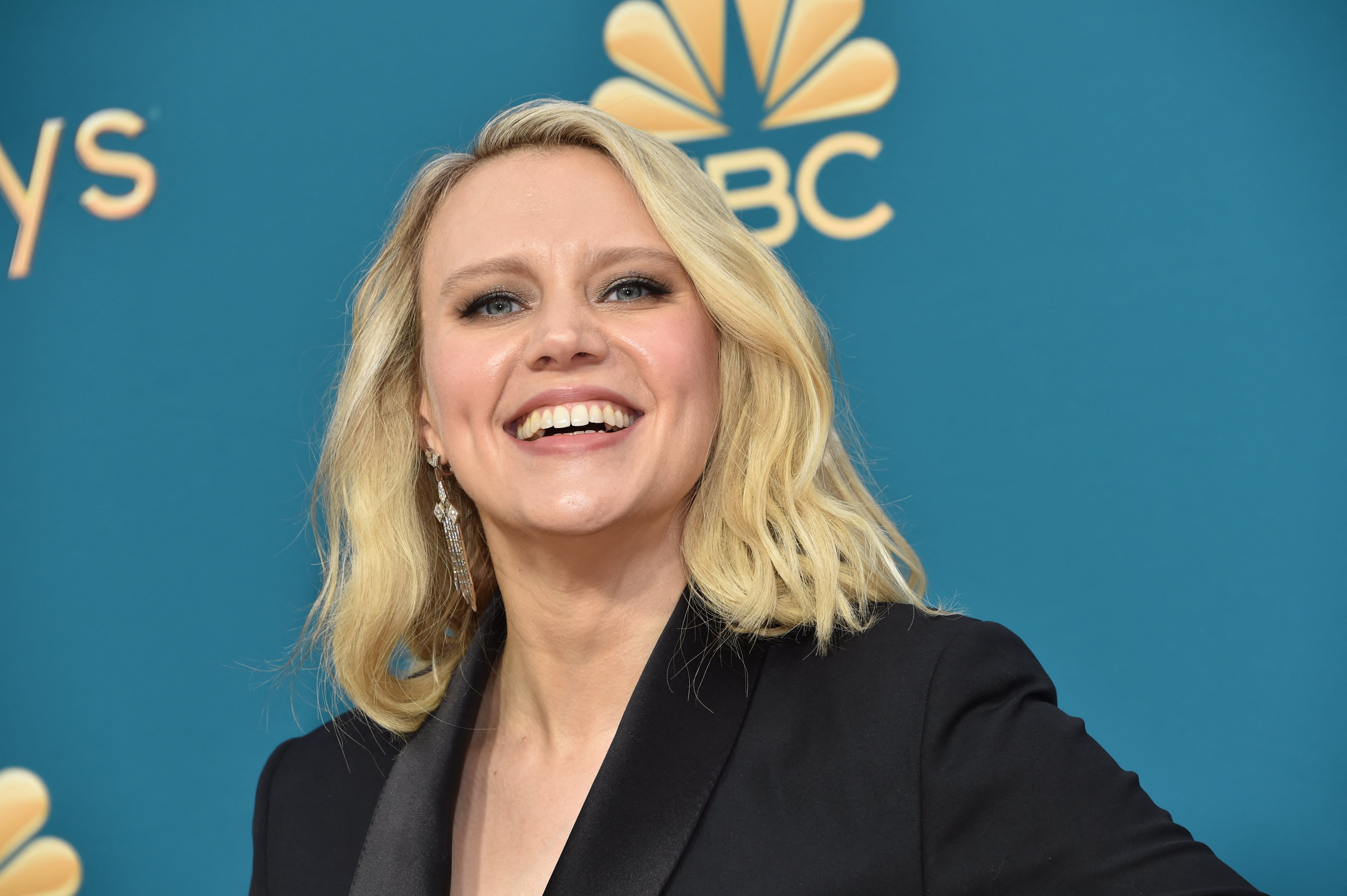 Kate McKinnon da vida a Barbie Rarita (Foto: Chris Delmas / AFP)