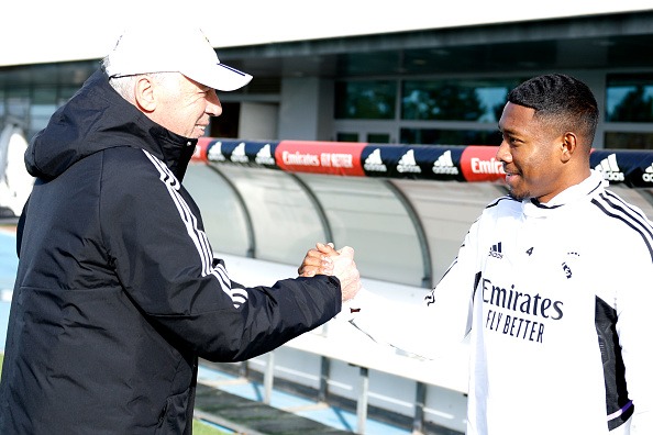 Carlo Ancelotti y David Alaba coincidieron en Bayern Munich antes que en Real Madrid. (Foto: Getty Images)