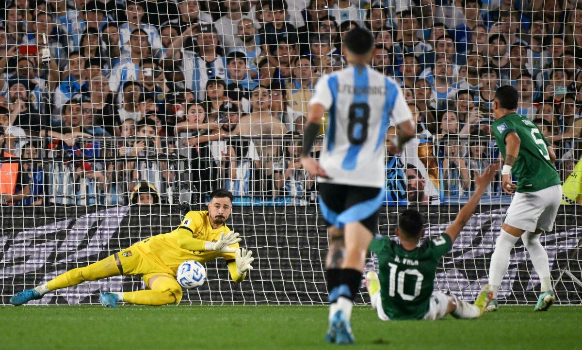 Guillermo Viscarra, internacional con Bolivia, será nuevo portero de Alianza Lima. (Foto: AFP)
