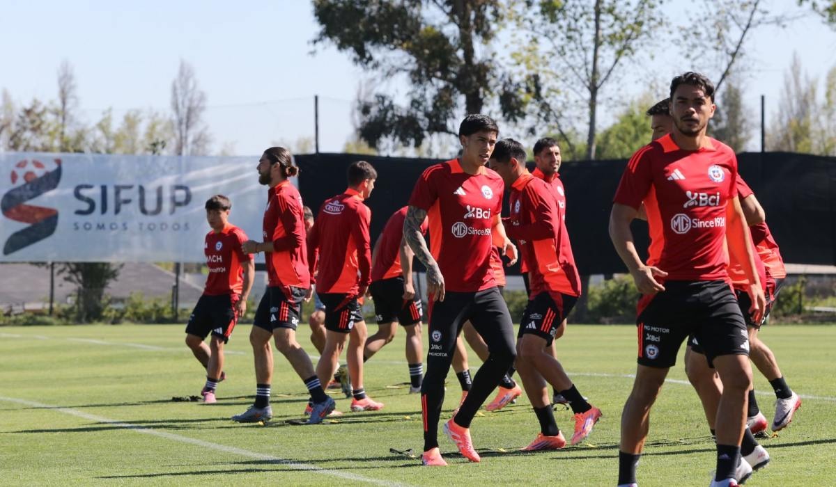 Chile anunció la baja de uno de sus jugadores para el partido ante Perú. (Foto: La Roja)