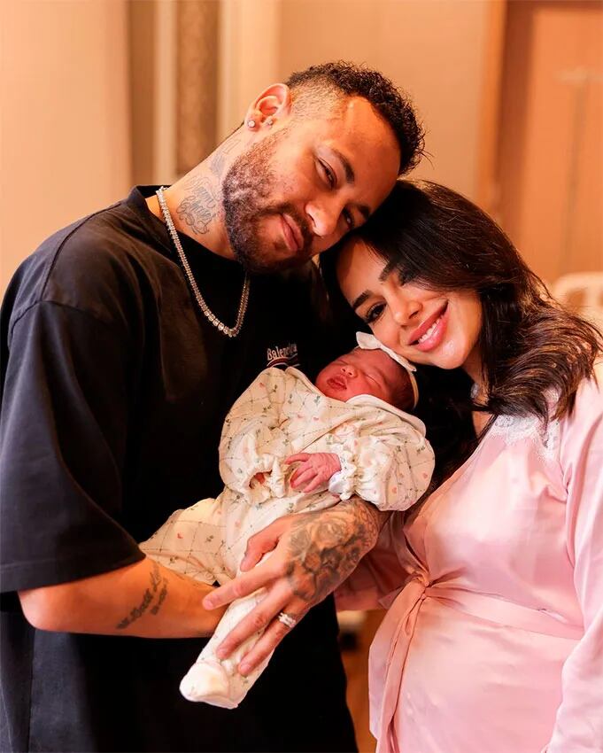 Bruna Biancardi y Neymar presumiendo el nacimiento de su hija en octubre de 2023 (Foto: Neymar / Instagram)