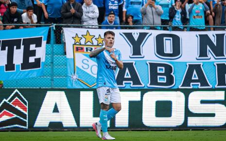 ¡Golazo de Cristal! Santiago González aprovechó error de ADT y puso el 2-0 antes del descanso