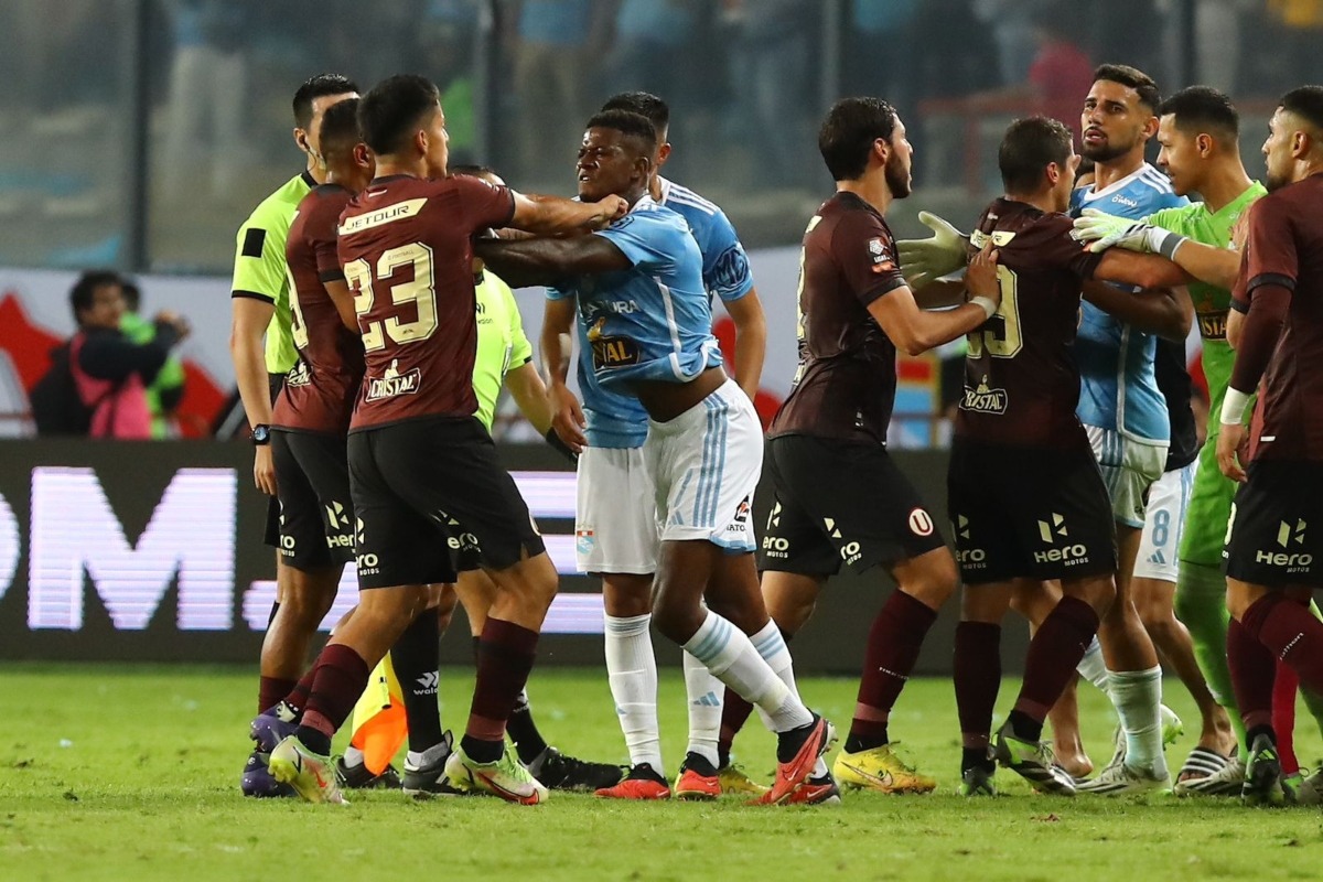 Con bronca, un palo y poco fútbol: Cristal y Universitario jugaron para Alianza Lima. (Foto: Leonardo Fernández)