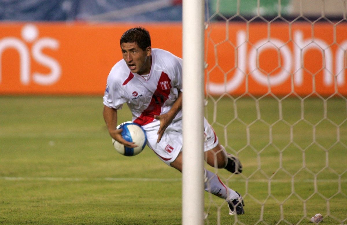Johan Fano fue internacional con la Selección Peruana y llegó a disputar las Eliminatorias al Mundial 2010. (Foto: AFP)
