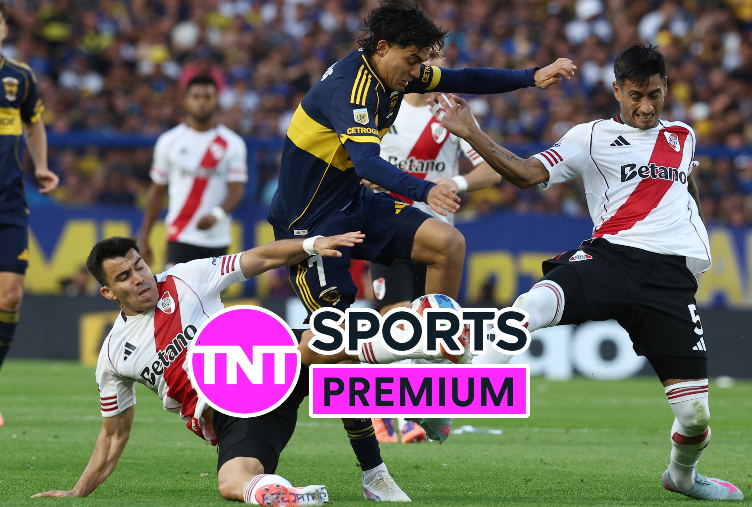 BUENOS AIRES (ARGENTINA), 19/04/2026.- Transmisión oficial vía TNT SPORTS PREMIUM EN VIVO GRATIS para ver el superclásico Boca Juniors vs. River Plate hoy por la Jornada 15 de la Liga Profesional del fútbol argentino desde el Estadio Más Monumental de Buenos Aires, Argentina. FOTO DE ALEJANDRO PAGNI PARA AFP