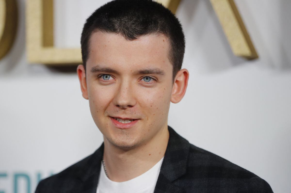 Asa Butterfield posa después de llegar para asistir al estreno mundial de "Sex Education - Season 2" de Netflix en Londres el 8 de enero de 2020 (Foto: Tolga Akmen / AFP)