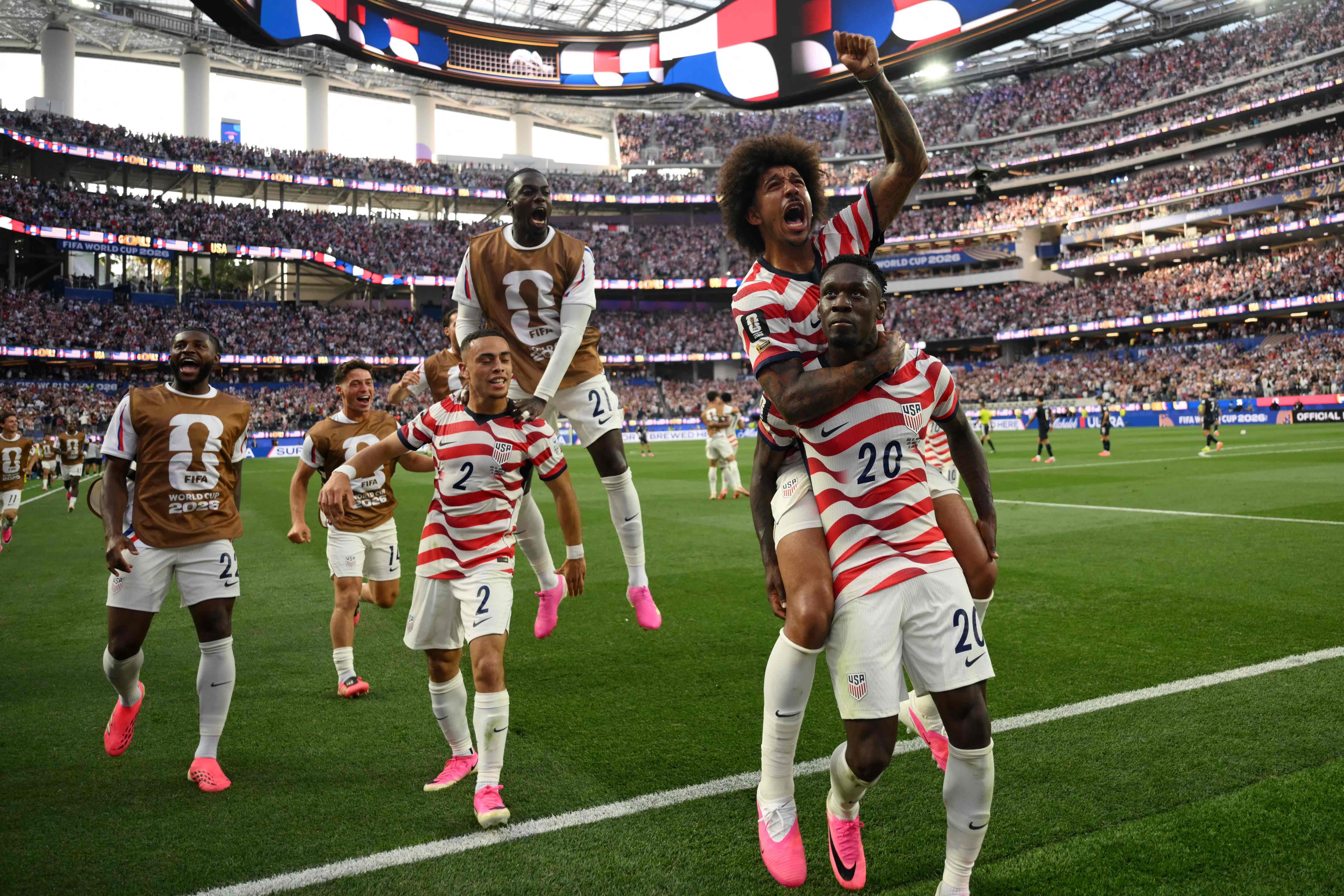 Estados Unidos goleó a Paraguay en su debut en el Mundial 2026. (Photo by Patrick T. Fallon / AFP)