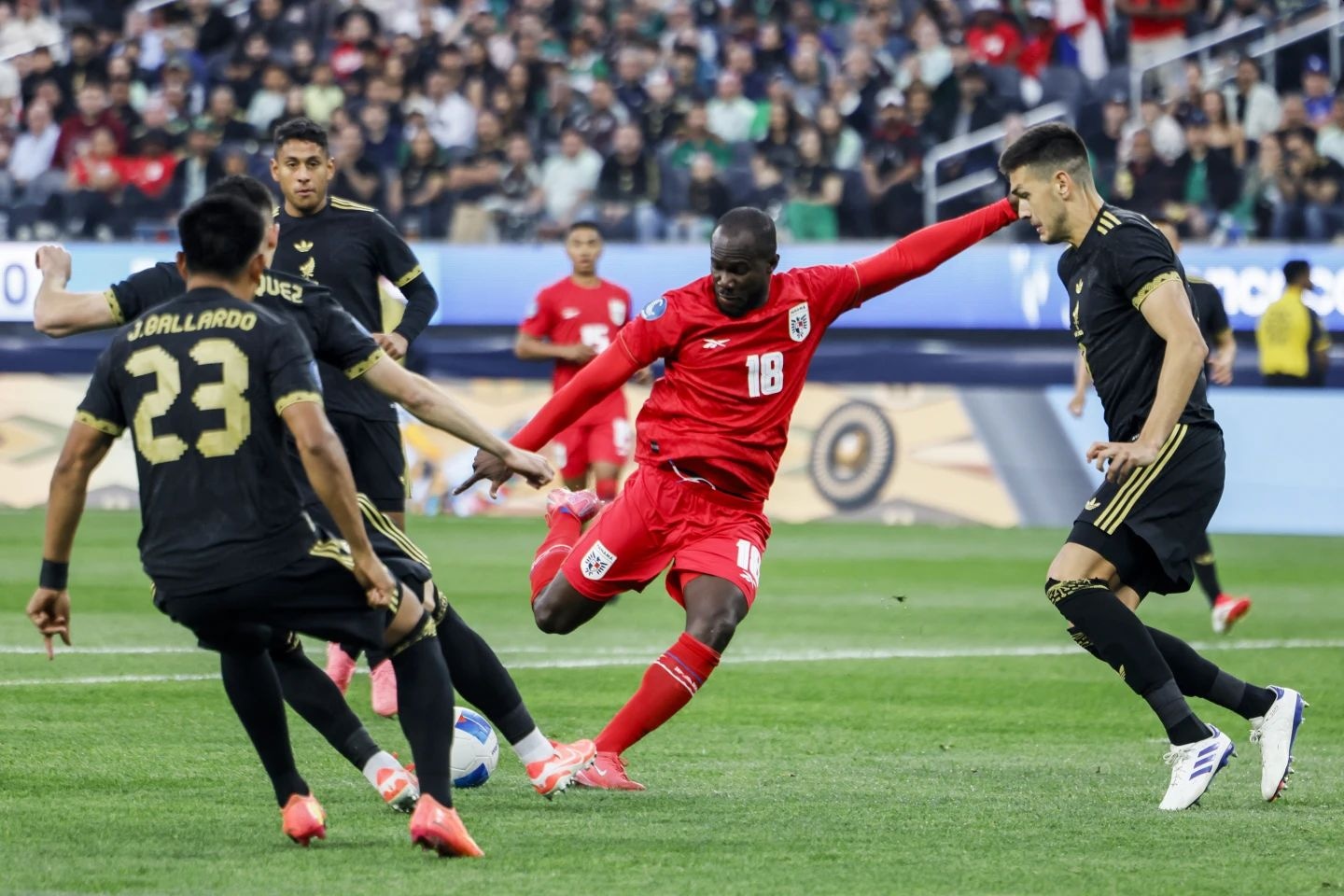 México vs. Panamá se enfrentan en un amistoso internacional. (Foto: AP)