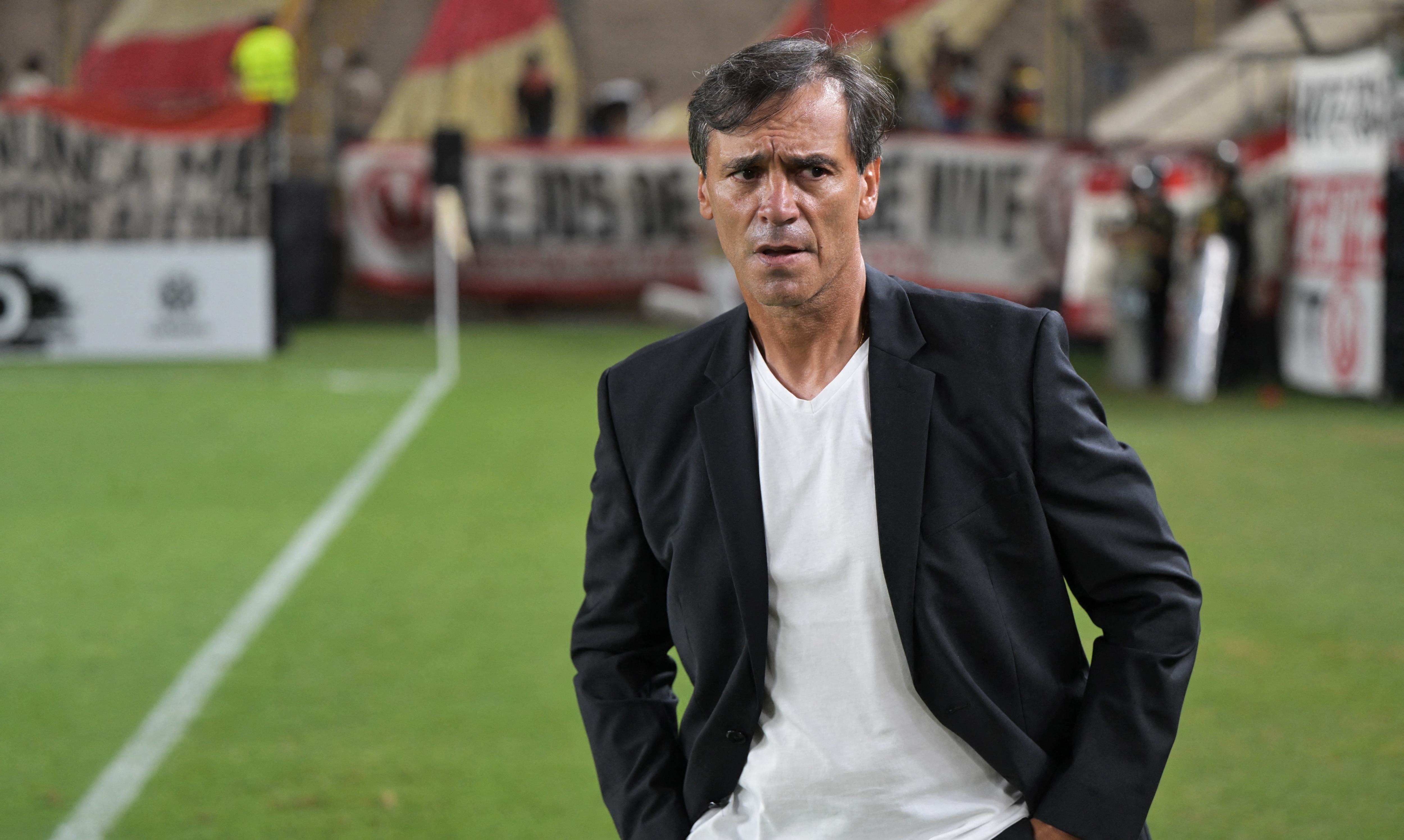 Fabián Bustos se refirió al duelo de Universitario ante Junior de Barranquilla. (Foto: ERNESTO BENAVIDES / AFP)