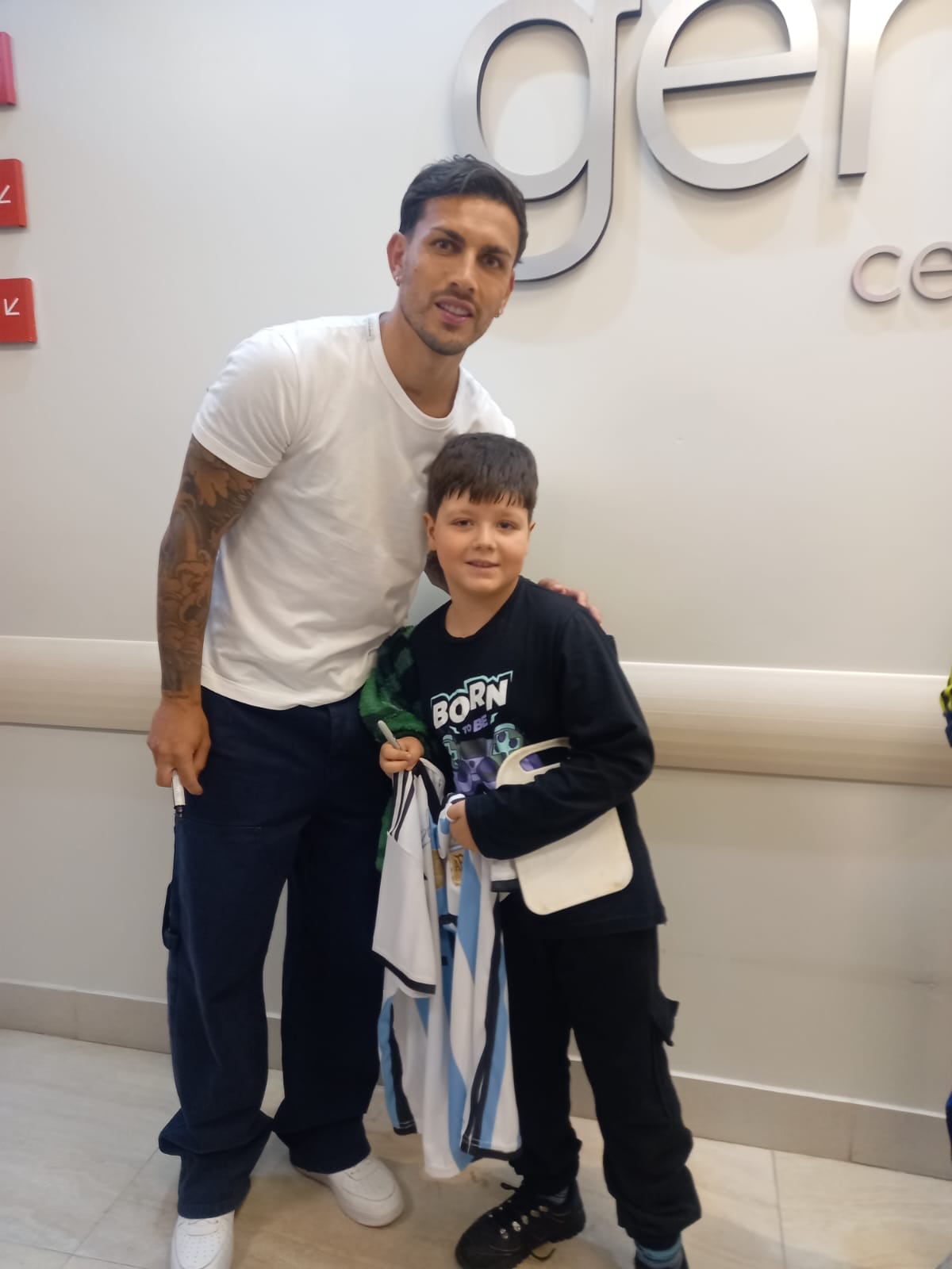 Leandro Paredes recibió a hinchas de Boca Juniors. (Foto: TyC Sports)