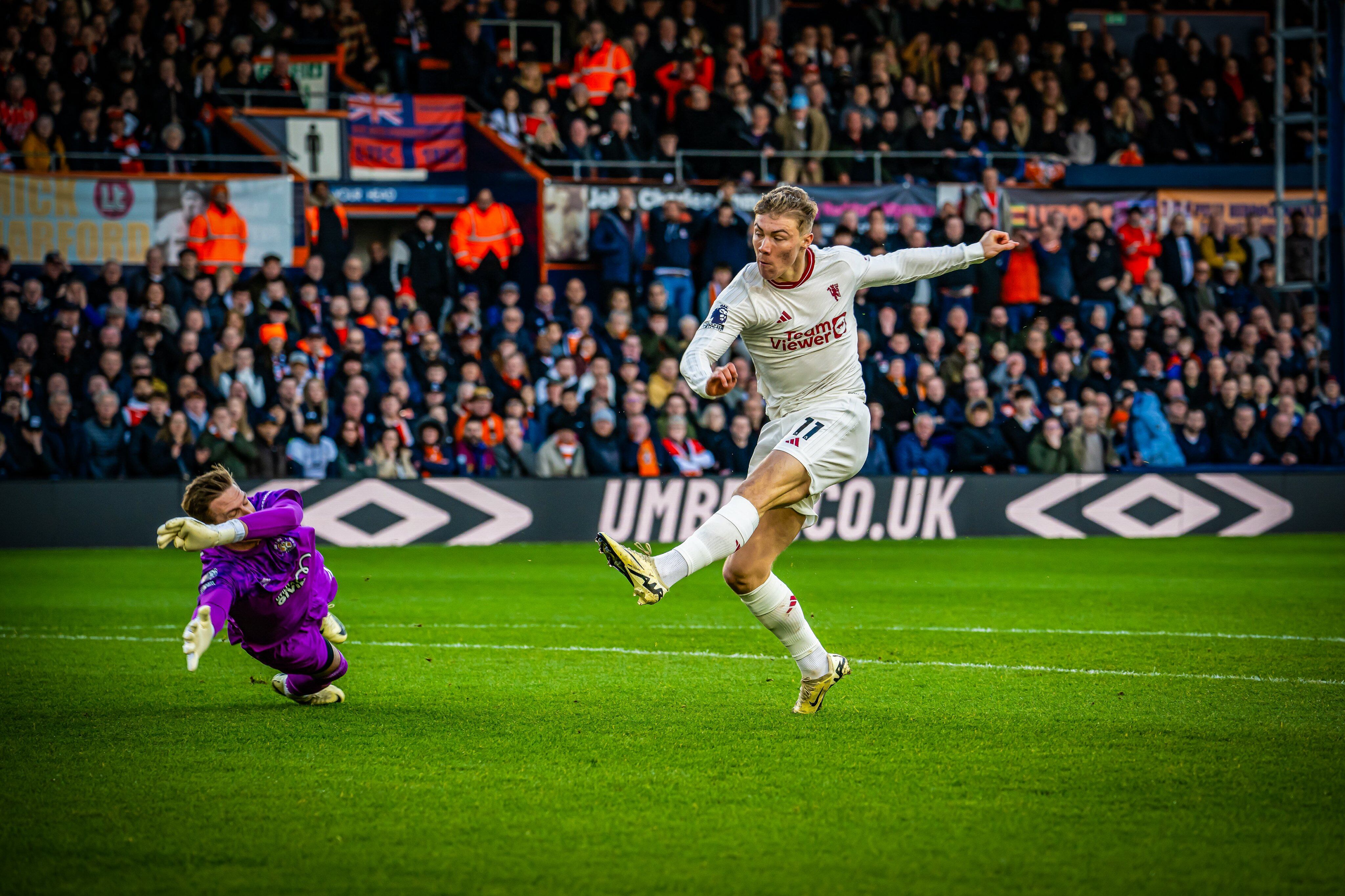 Rasmus Højlund marcó un doblete en la victoria ante Luton. (Foto: Manchester United)