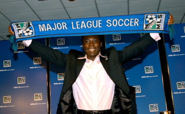Freddy Adu (Ghana/EE.UU.) Desde muy joven, Adu fue promocionado como un prodigio del fútbol estadounidense, debutando en la MLS a los 14 años. Sin embargo, algunos reportes cuestionaron si realmente era tan joven como decían. (Foto: Getty Images)