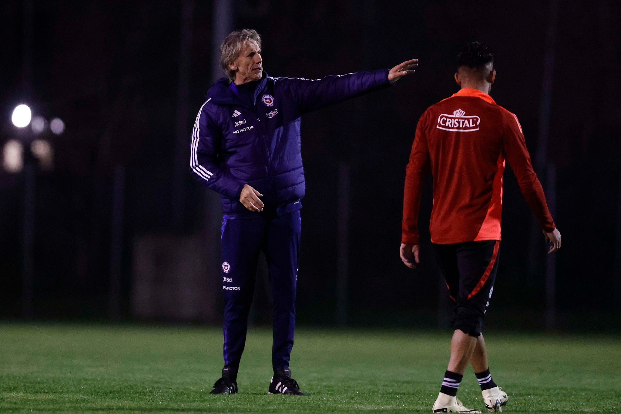 Ricardo Gareca dirige los entrenamientos de Chile con miras a los amistosos de marzo. (Foto: Chile)