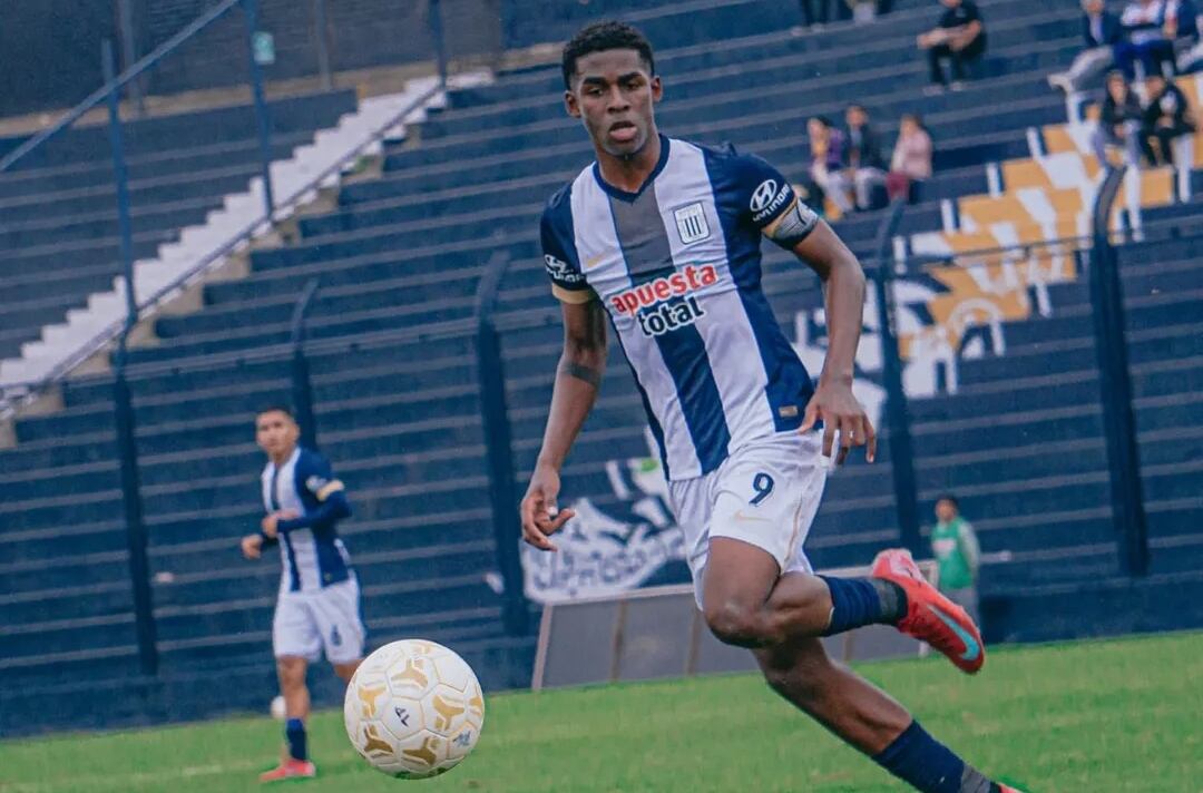 Víctor Guzmán disputó su último partido con Alianza Lima ante Universitario por la Liga 3. (Foto: @pedrixraw)