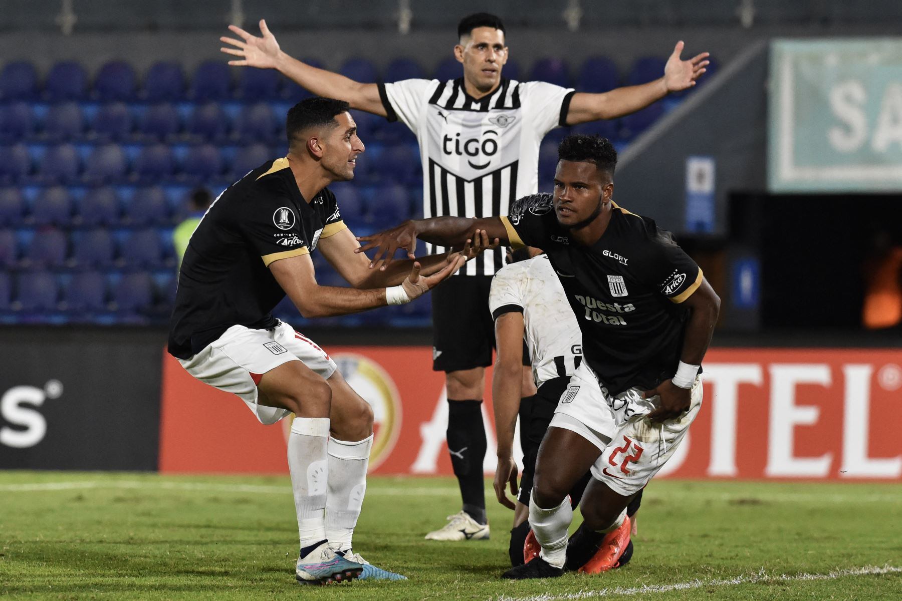 El año pasado, Alianza Lima venció a Libertad en Paraguay y rompió su racha de 30 partidos seguidos sin ganar en la Libertadores. (Agencias)