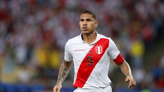 Paolo Guerrero con la Selección Peruana. (Foto: AFP).