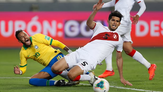 Carlos Zambrano fue expulsado con Perú en seis ocasiones. (Foto: Getty Images)