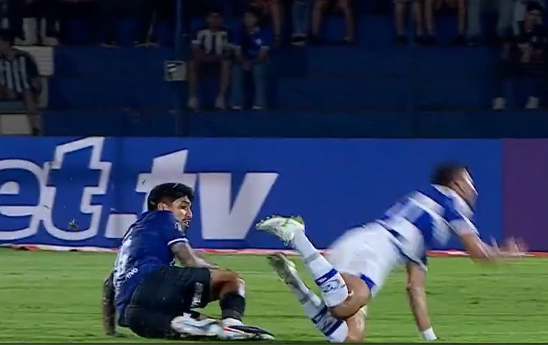 Luis Iberico es expulsado en el Sporting Cristal vs. Dos de Mayo. (Captura ESPN)