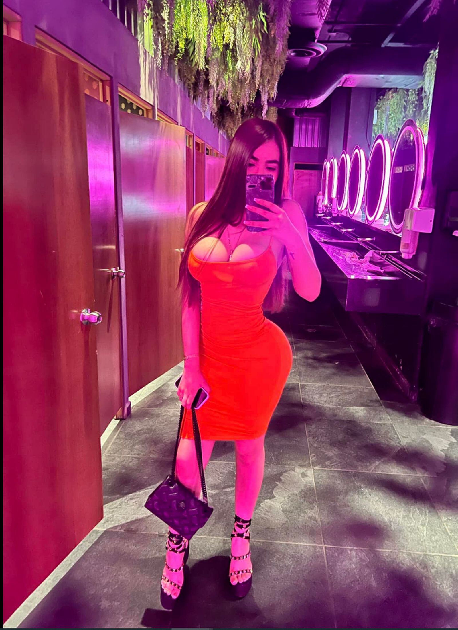 A “La bellota”, de apenas 22 años, le gusta lucir su figura y lujos (Foto: Michelle Lizárraga/TikTok).