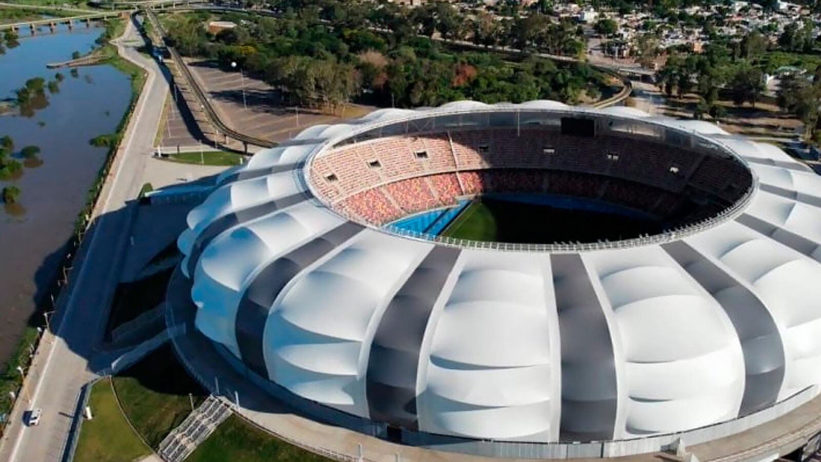 River Plate vs. Rosario Central chocan en el Estadio Único Madre de Ciudades, (Foto: TyC Sports/Agencias)