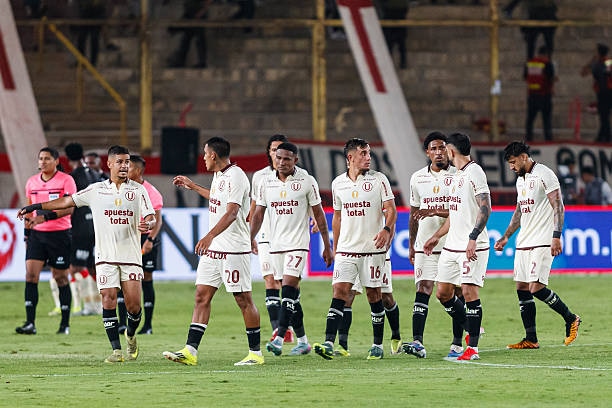 Universitario sigue analizando opciones en el mercado de fichajes. (Foto: Getty Images)