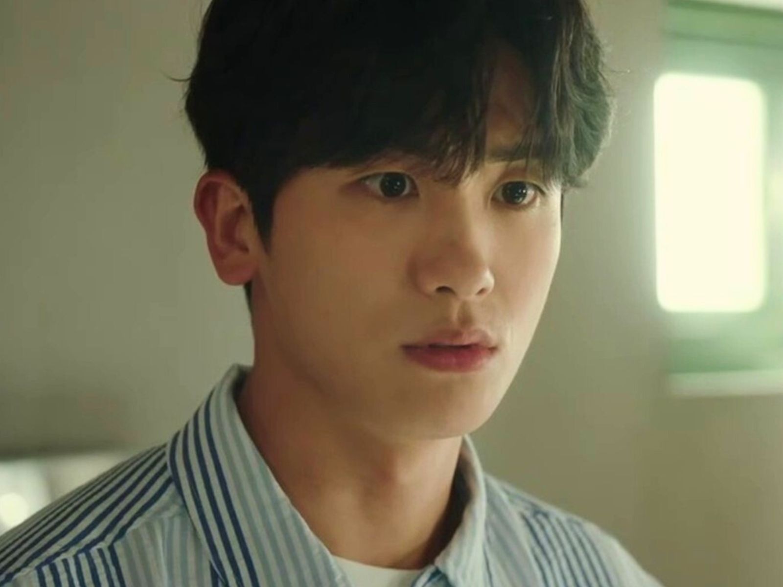 Park Hyung-sik interpreta a Yeo Jeong-woo, un cirujano plástico que era popular pero sufrió un accidente médico en la serie "Urgencias existenciales" (Foto: Netflix)