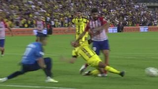 Imágenes pueden herir susceptibilidades: Diego Costa es retirado en camilla tras criminal falta [VIDEO]