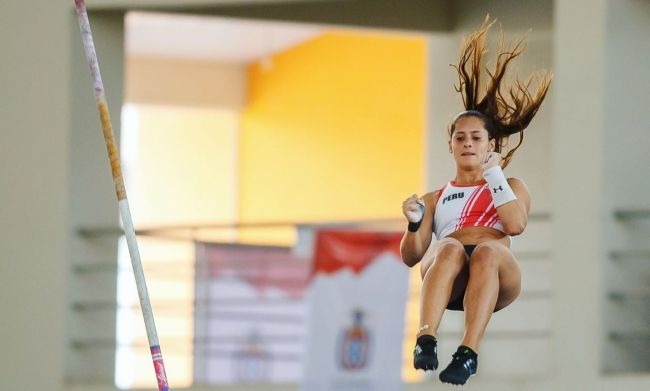 Nicole Hein registra una marca de 4.25 mts. (Foto: Oscar Muñoz)