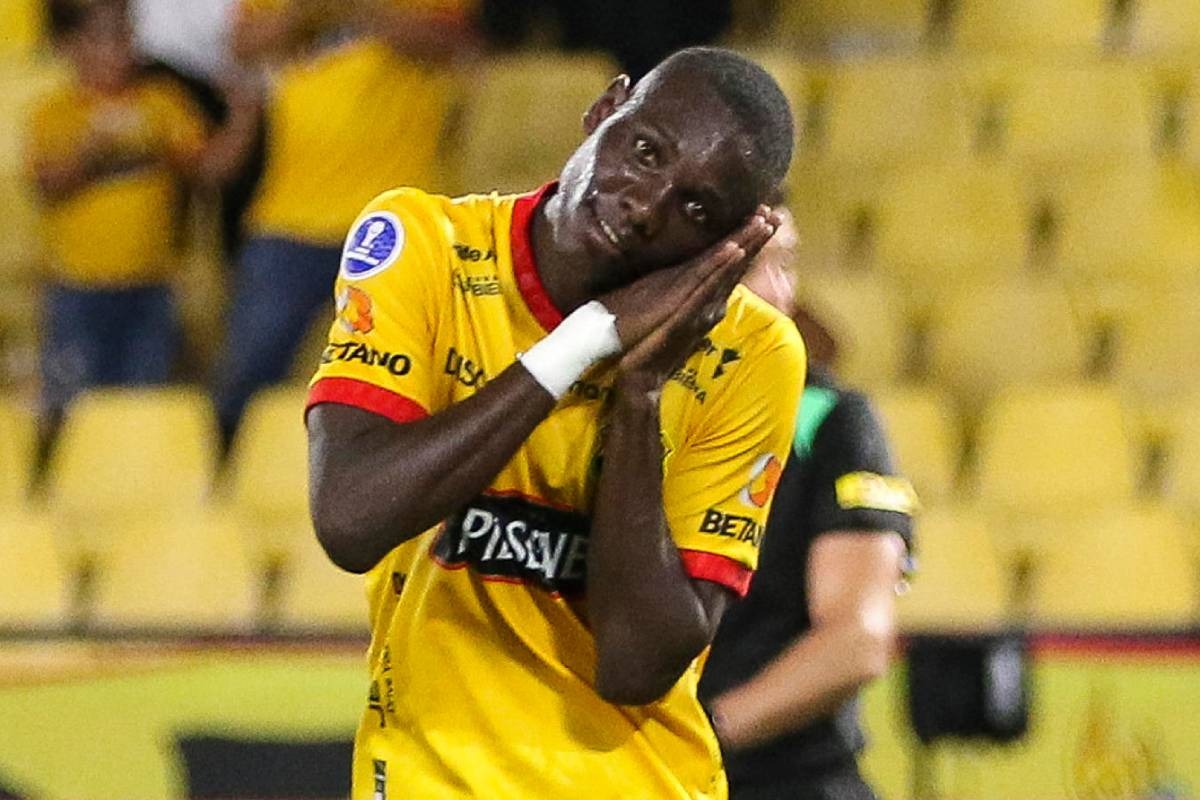 Janner Corozo de Barcelona celebra su gol durante la victoria 2-1 del Barcelona SC sobre Estudiantes de la Plata por la Copa Sudamericana 2023. (Foto: EFE)