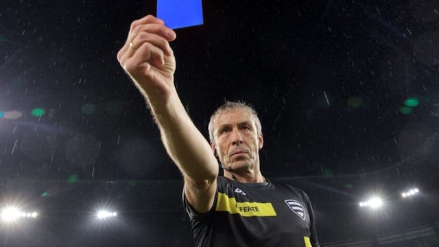 ¿Cuál es la aclaración que hizo la FIFA sobre la tarjeta azul y cuándo se definirá nueva regla?