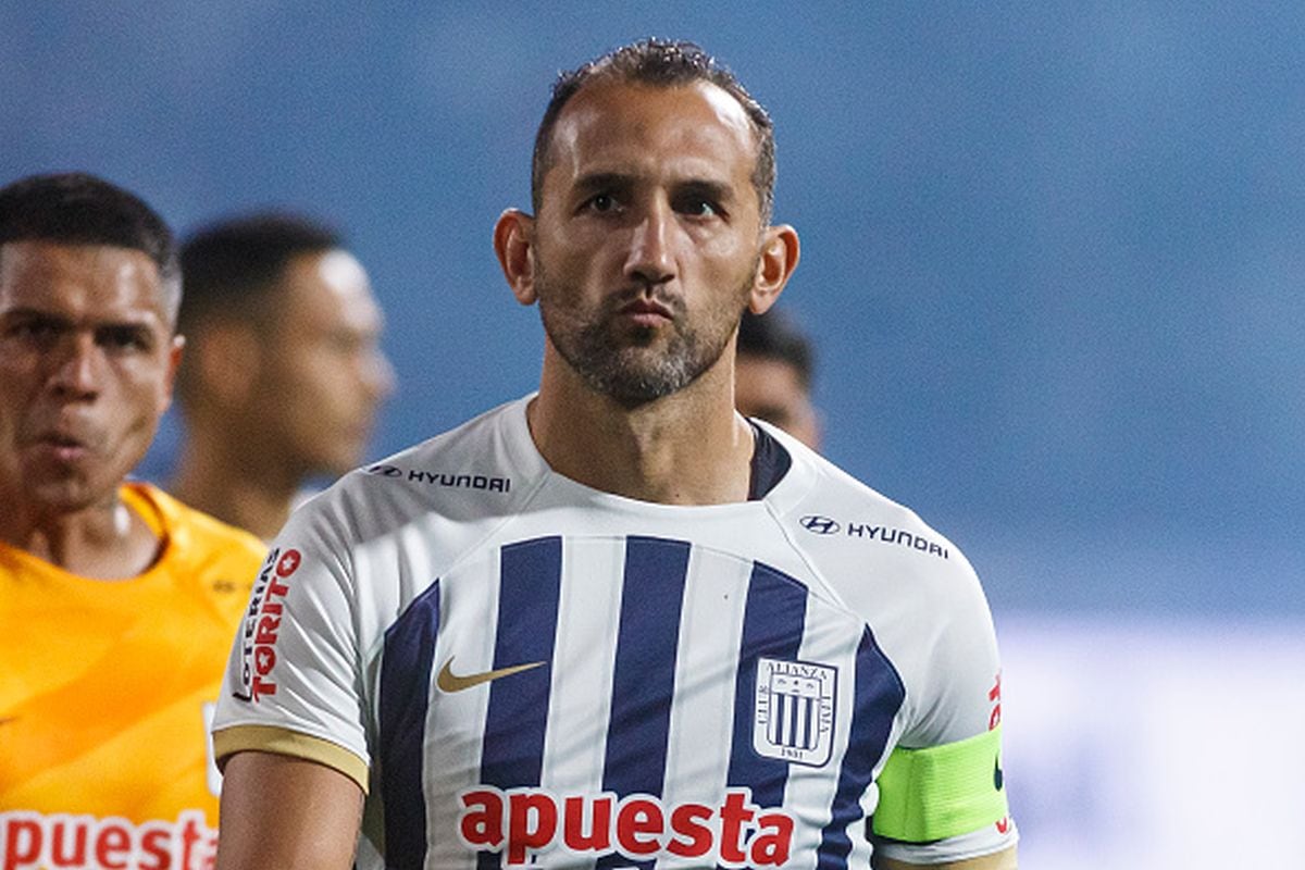 Hernán Barcos jugó en 2024 su cuarta temporada en Alianza Lima, donde es el máximo goleador extranjero con 62 goles. (Foto: Getty Images)
