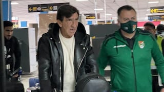 Se reportó en la ‘Verde’: Gustavo Costas arribó a Bolivia y se alistará para su debut ante Perú