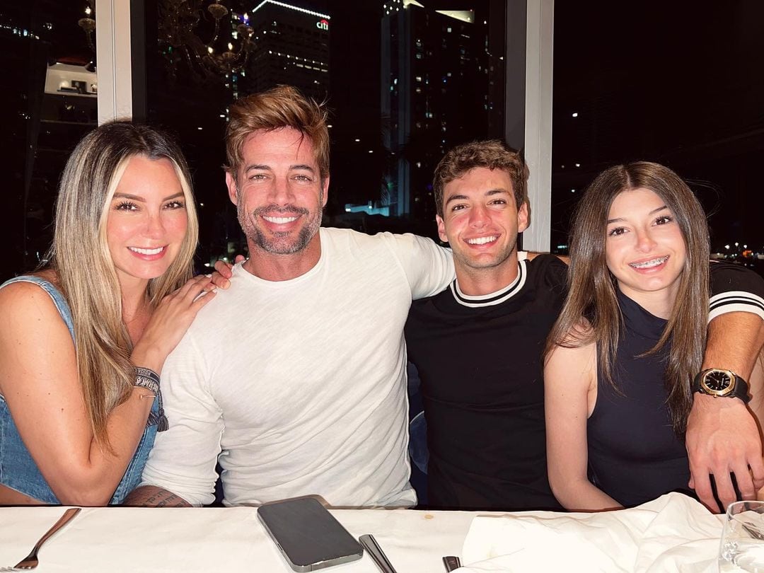 La actriz compartió una foto con William Levy y sus hijos Christopher y Kailey (Foto: Elizabeth Gutiérrez / Instagram)