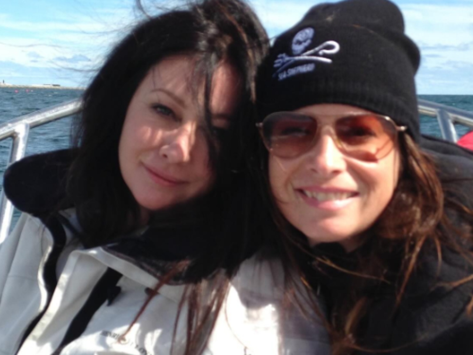 Holly Marie Combs y Shannen Doherty fueron hermanas en la recordada serie “Hechiceras” (Foto: Holly Marie Combs / Instagram)