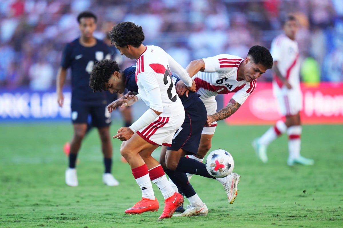 Bassco Soyer, de 19 años, hizo su debut oficial con la selección peruana en duelo con USA. (Foto: AFP)