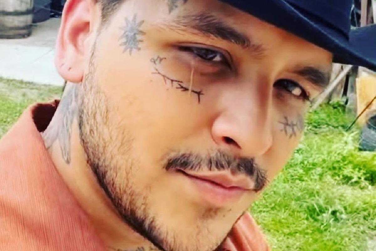 Aunque parezca increíble, Christian Nodal presentó a un nuevo integrante de su familia que lo acompaña en su gira por Europa (Foto: Christian Nodal / Instagram)