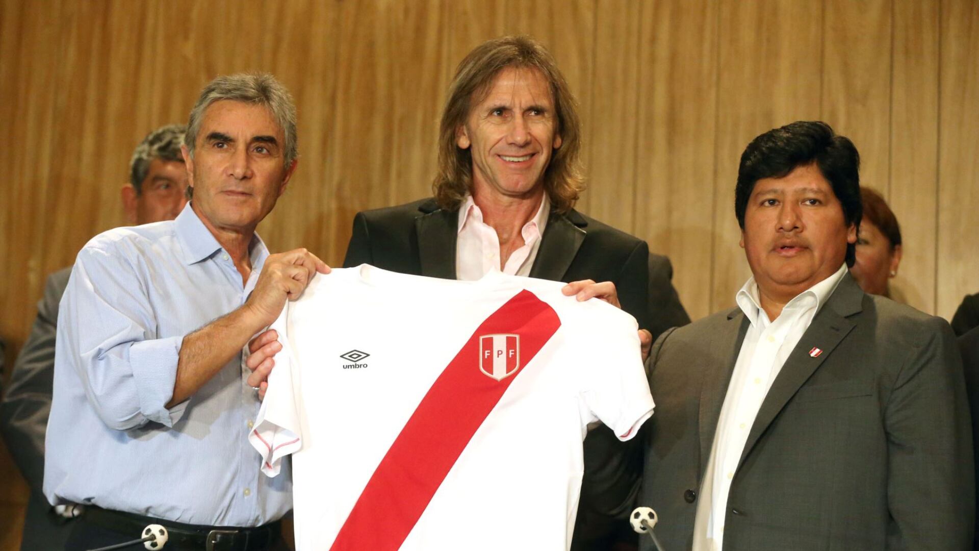 Ricardo Gareca fue elegido DT de Perú cuando Edwin Oviedo era presidente de la FPF. (Foto: GEC)