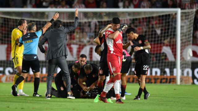 ¡Suspendido! Boca vs. Estudiantes se paralizó por convulsión de un futbolista