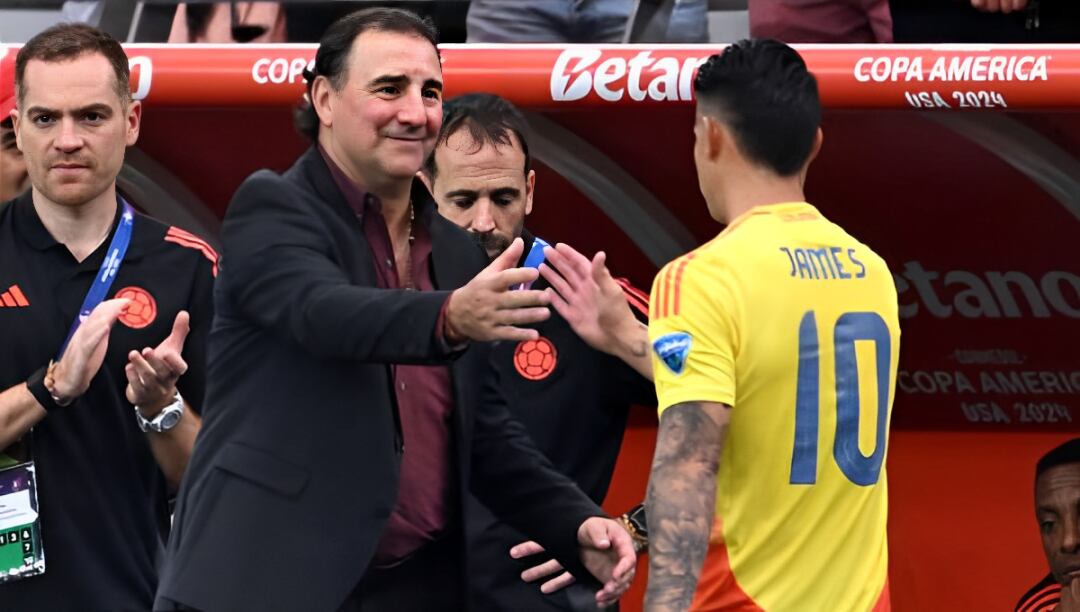 Néstor Lorenzo respaldó a James Rodríguez desde el primer día que asumió como DT de Colombia. (Foto: Getty Images)
