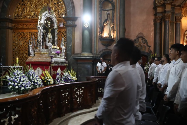 Plantel de Alianza Lima visitó el templo de Las Nazarenas, como parte de la tradición religiosa que tiene el club por el Señor de los Milagros. (Foto: jorge.cerdan/@photo.gec)