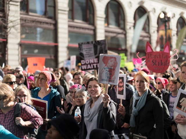 "Decirle a una mujer todo lo que no puede hacer es decirle lo que sí puede". - Proverbio español. | Crédito: Foto de Josh Howard en Unsplash / Composición Depor