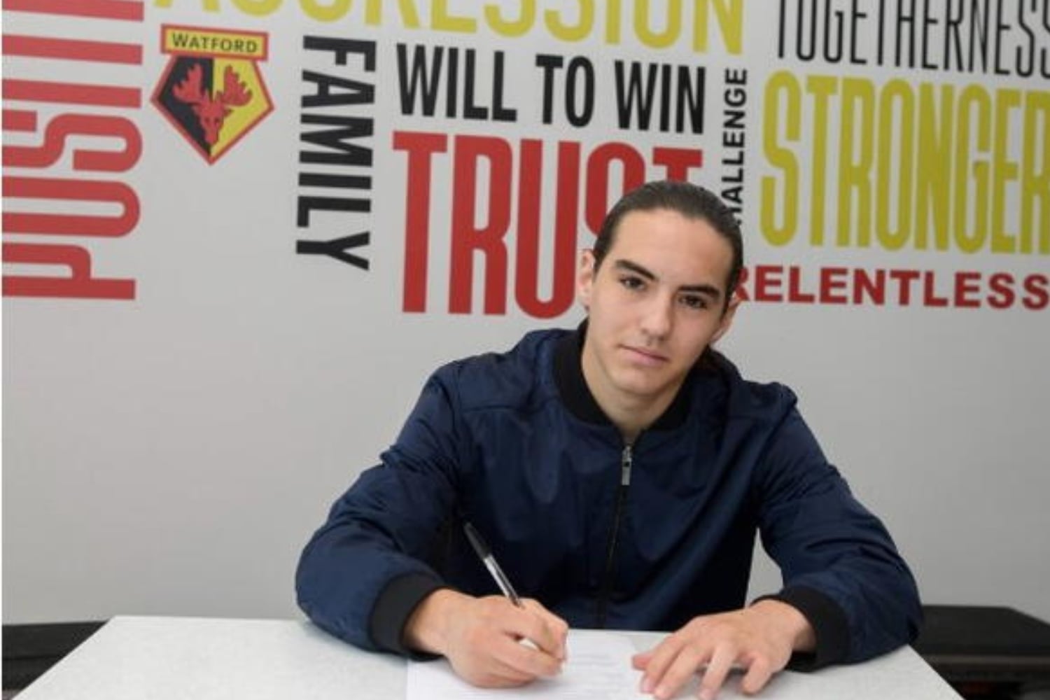 Andrés Aguilar, volante inglés con DNI peruano, hizo menores en Watford. (Crédito: X)