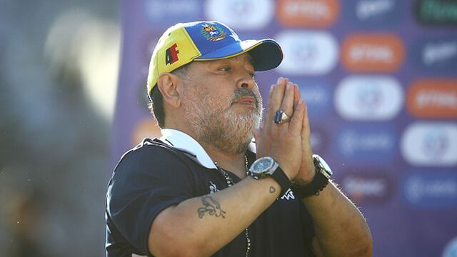 Pidió perdón a sus jugadores entre lágrimas: Diego Maradona renunció a la dirección técnico de Gimansia