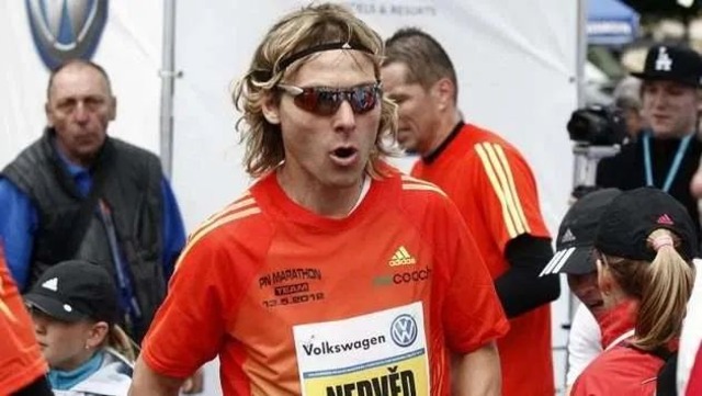Pavel Nedved, Balón de Oro en 2003, una vez retirado del fútbol encontró en el running una nueva pasión. Ha corrido en la maratón de Praga con un tiempo de 3 horas, 50 minutos y 2 segundos. (Foto: Facebook)
