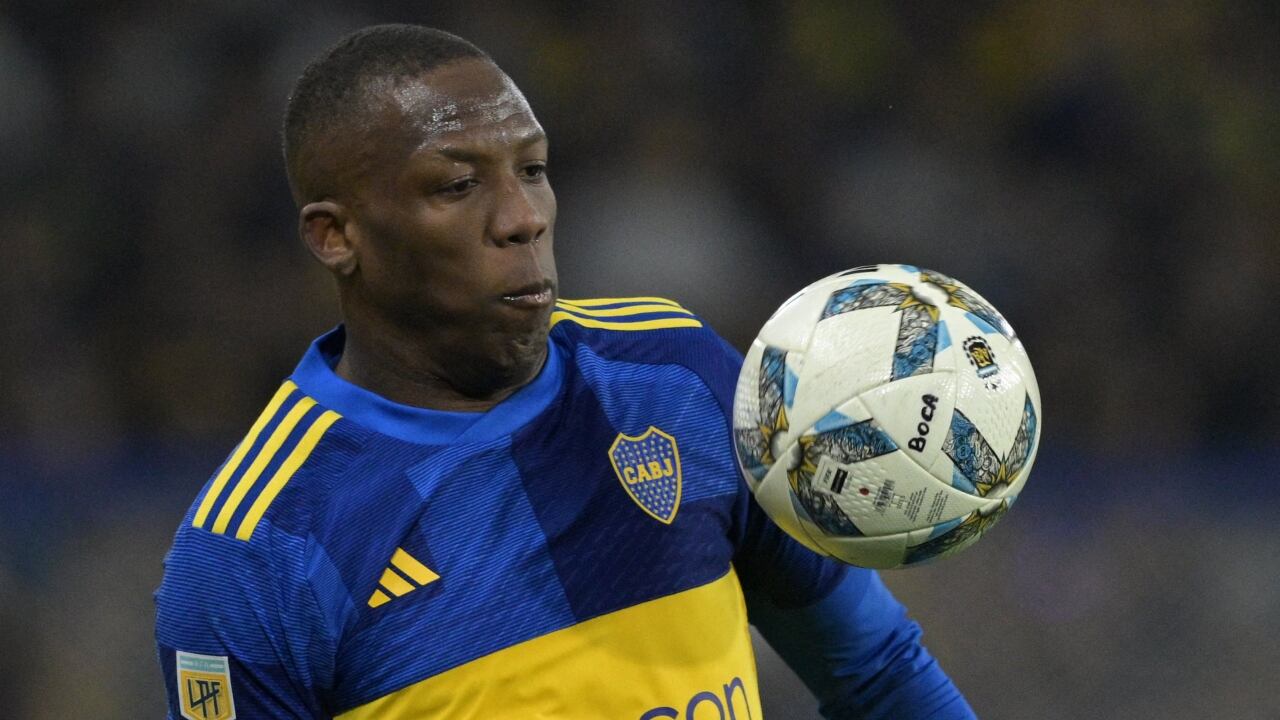 Luis Advíncula no tuvo su mejor temporada en Boca. (Foto: AFP).