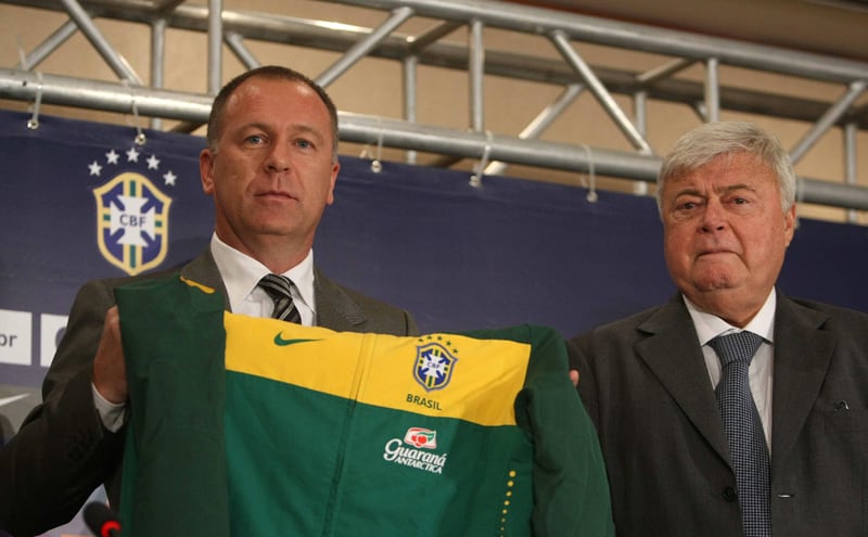 CBF presenta a Mano Menezes como nuevo entrenador de Brasil