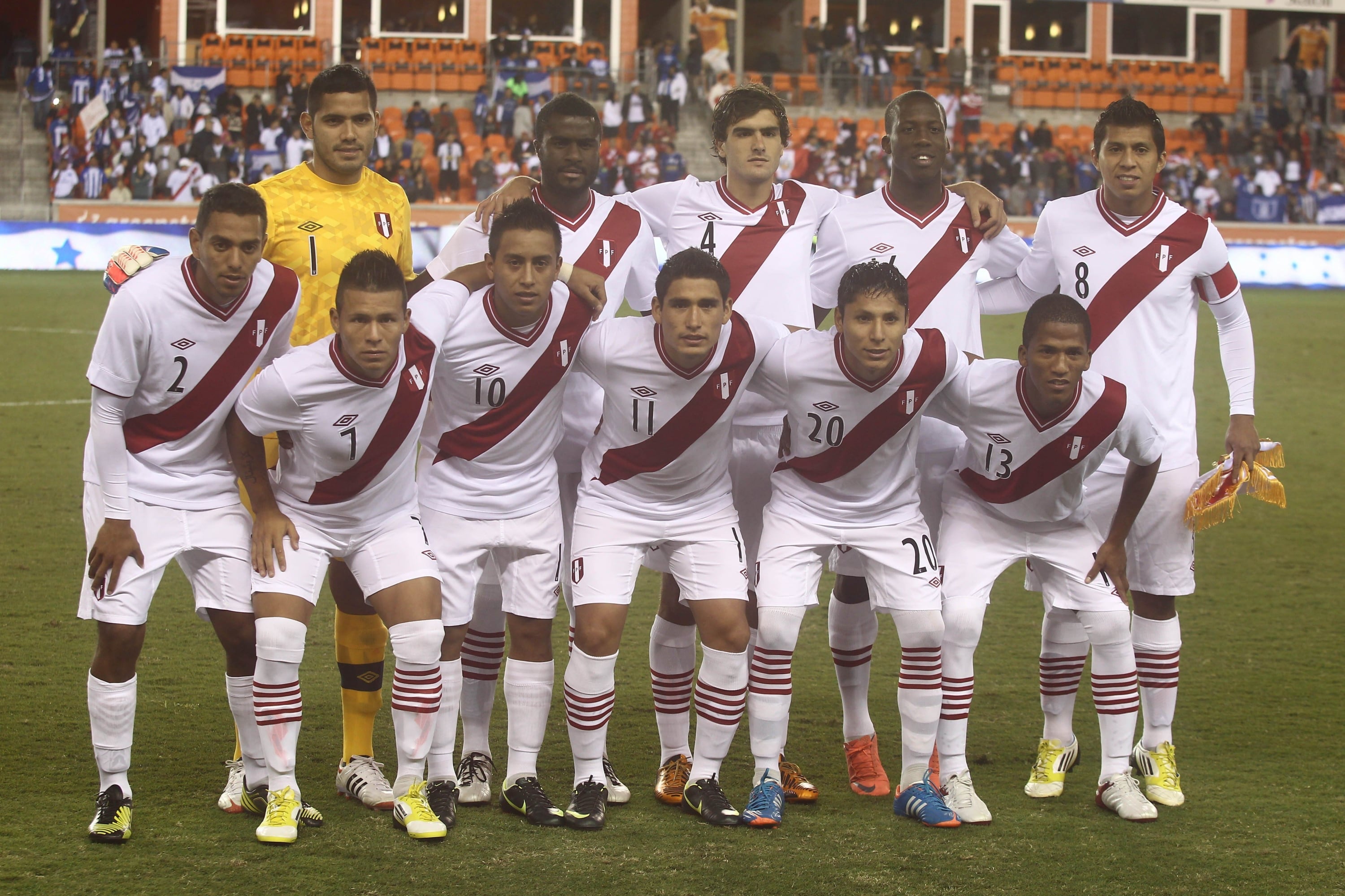 Osnar Noronha, Werner Schuler y Jhonny Vidales jugaron su único partido por la bicolor en el amistoso ante Honduras en 2012. (Foto: GEC / Video: YouTube)