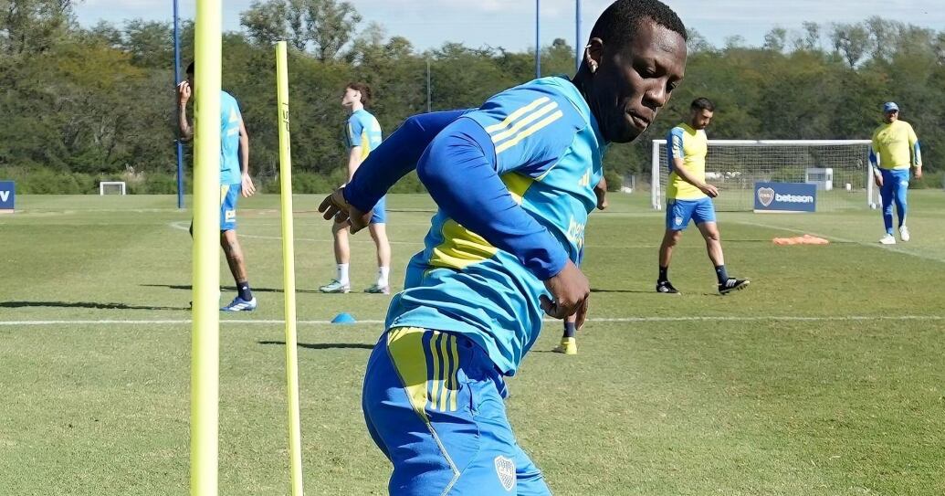 Luis Advíncula realizando entrenamientos con Boca Junior. (Foto: Difusión).