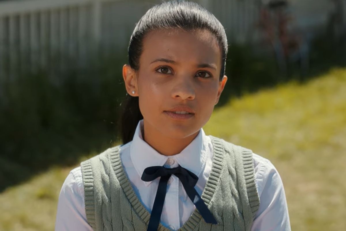 Nikki Rodriguez como Jackie Howard en "My Life with the Walter Boys". Ella deja su privilegiada vida en Nueva York para ir a vivir a un pueblo tras la muerte de sus padres (Foto: Estudios iGeneration / Sony Pictures Televisión Inc.)